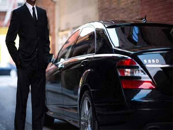 It is better to hire a taxi at the airport or rent a car (1)