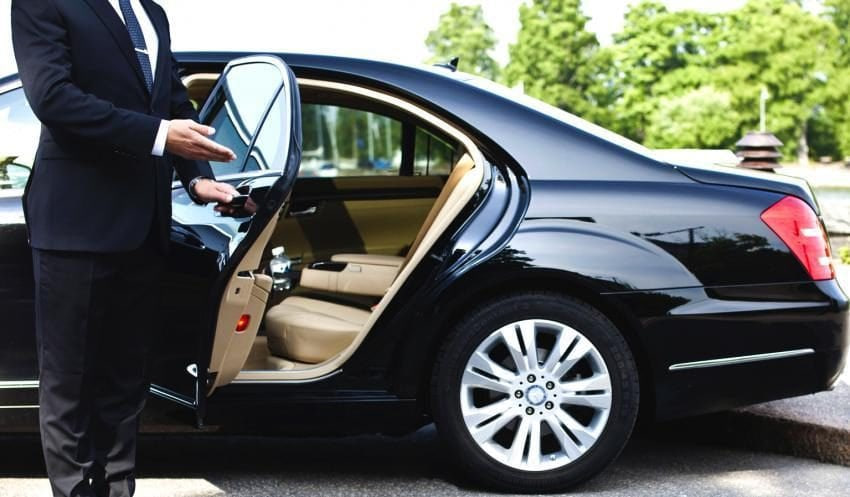 Ceremonial and luxury car rental for executives (2)